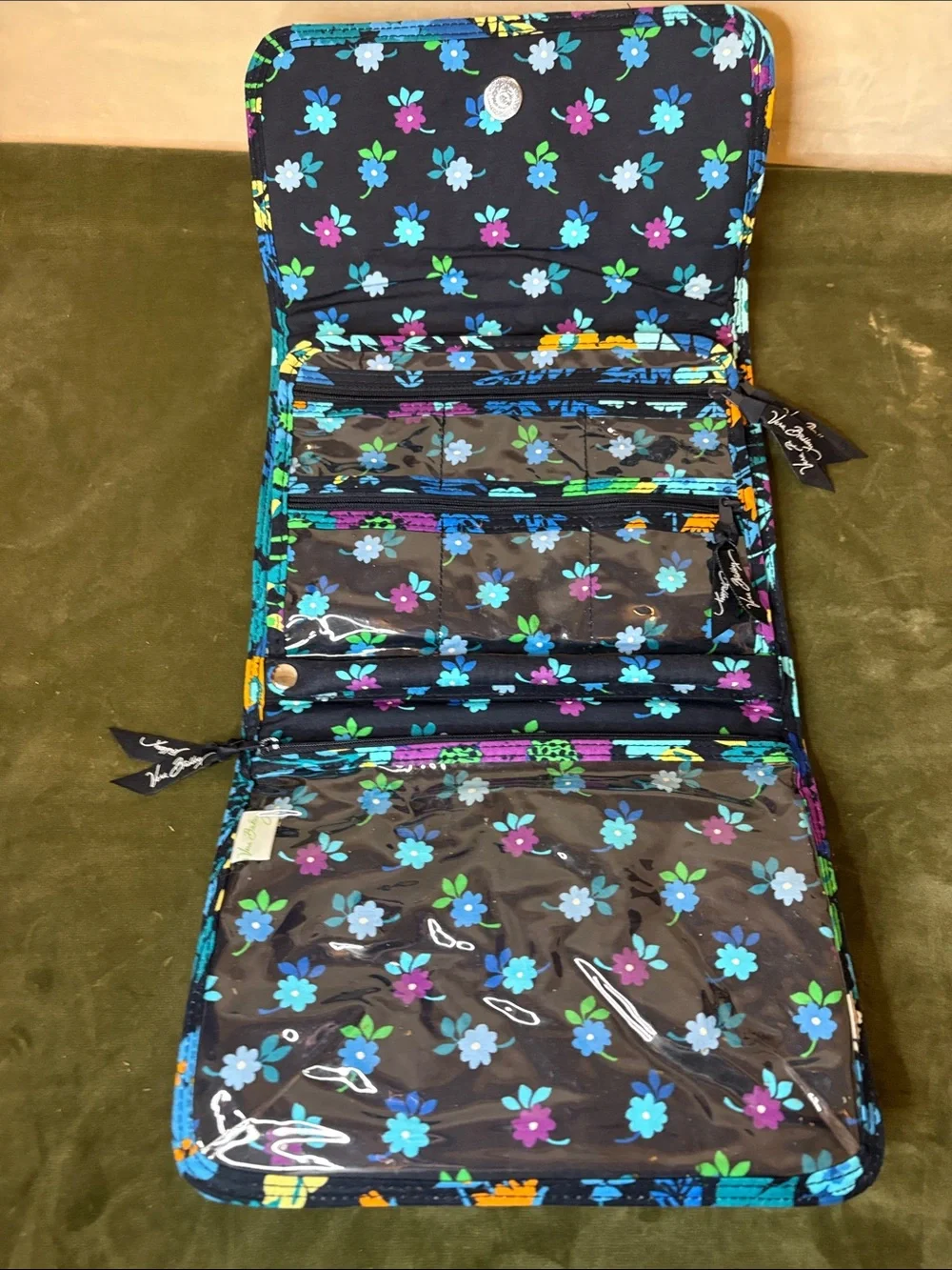 Vera Bradley Navy Floral Quilted Foldover traveling holder 10x8”